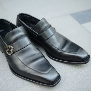 Clean Gucci Loafers Barely worn. Paid $1100 new Size 12, true to size